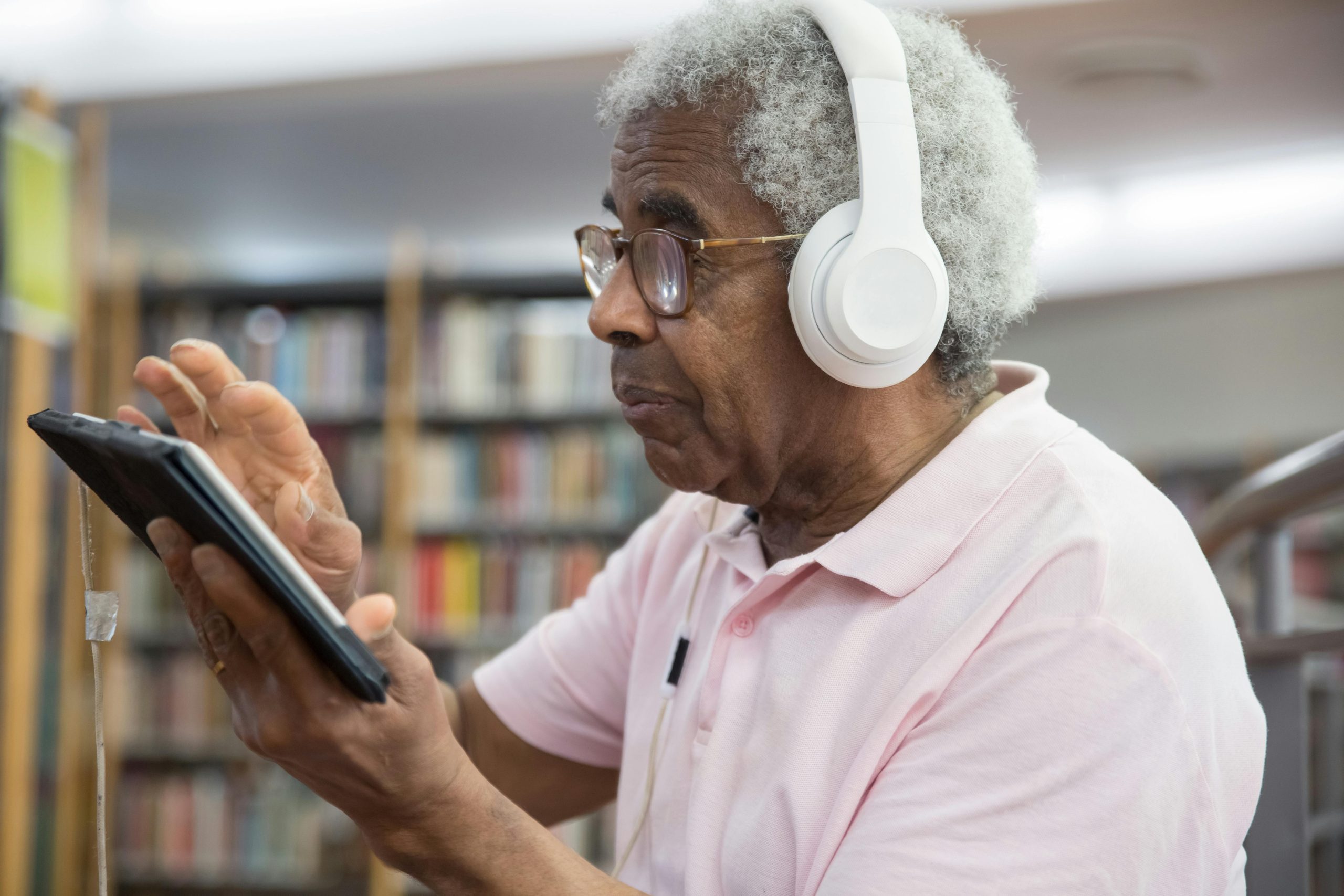 senior visiting a library